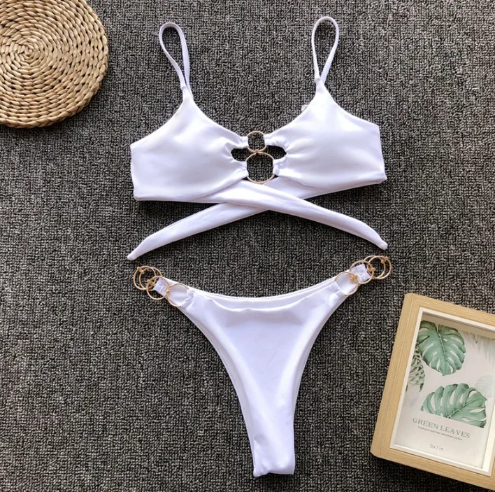 Brasilianischer Triangle Bikini in Weiß mit Metall Ringe