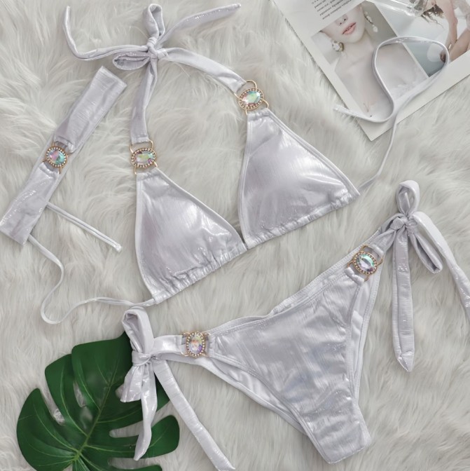 Strass Push Up Halterneck Bikini Sayuri Dreiteilig in Weiß