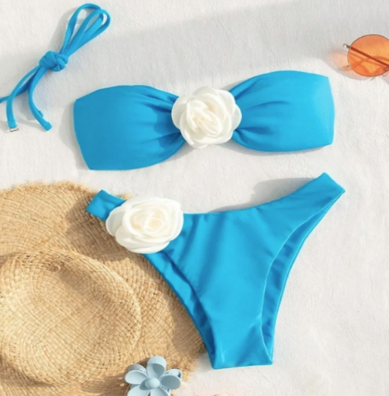 Bandeau High-Waist Bikini in Blau mit Weiße Blume