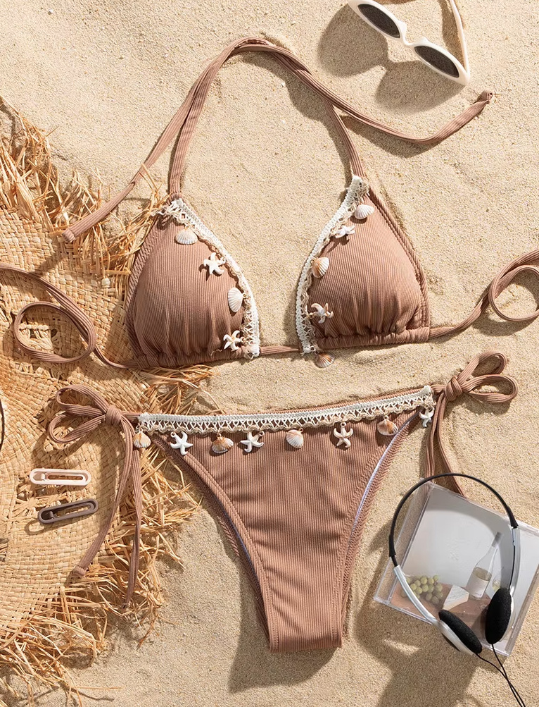 Brasilianischer Halterneck Bikini Wiebke in beige mit Seesterne und Muscheln 
